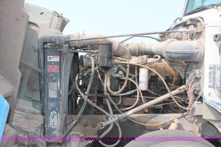 image for item C2764 1988 Peterbilt 377 semi truck