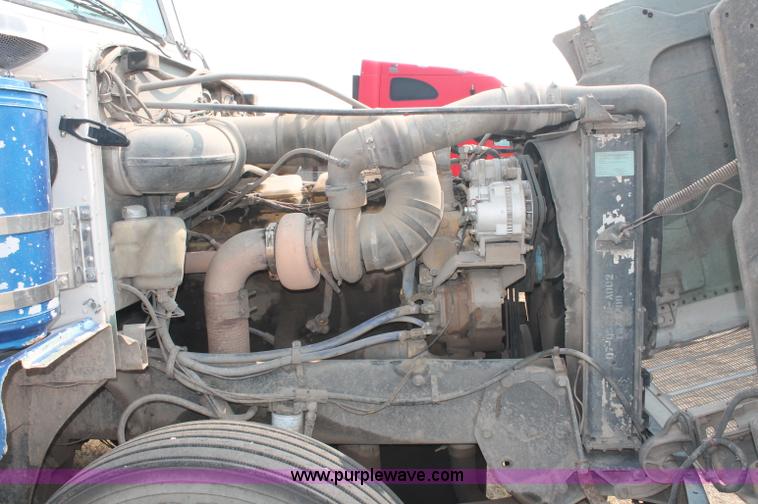 image for item C2764 1988 Peterbilt 377 semi truck