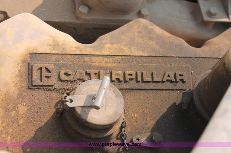 image for item C2764 1988 Peterbilt 377 semi truck