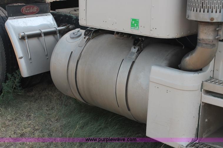 image for item C2764 1988 Peterbilt 377 semi truck