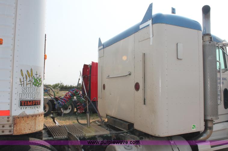 image for item C2764 1988 Peterbilt 377 semi truck