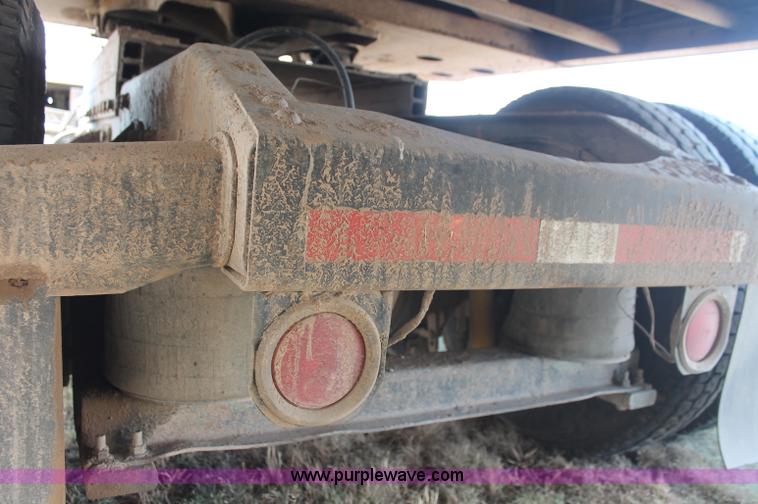 image for item C2764 1988 Peterbilt 377 semi truck