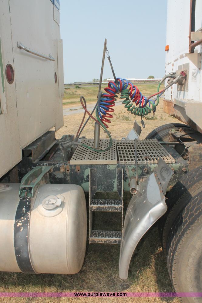 image for item C2764 1988 Peterbilt 377 semi truck