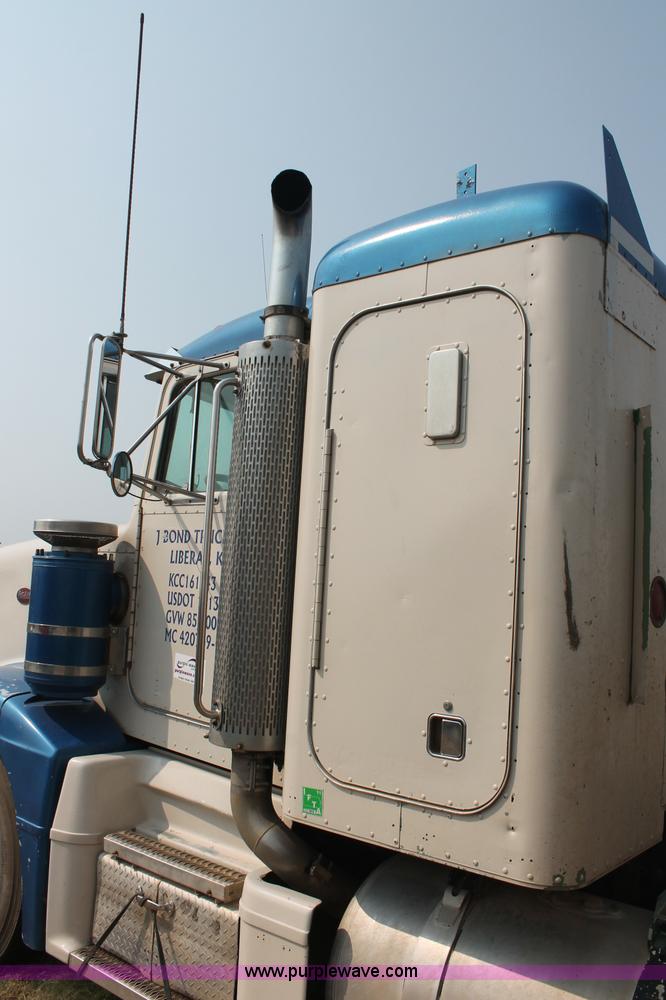 image for item C2764 1988 Peterbilt 377 semi truck