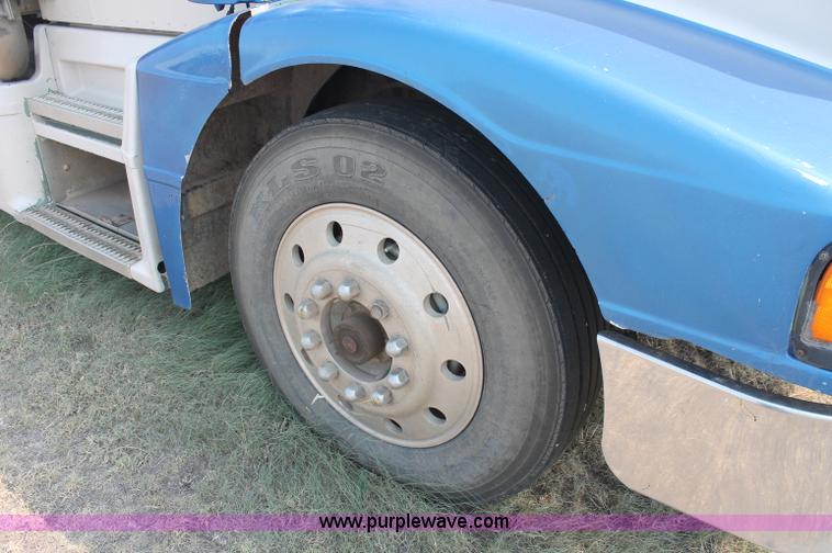 image for item C2764 1988 Peterbilt 377 semi truck