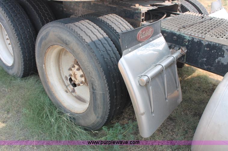 image for item C2764 1988 Peterbilt 377 semi truck