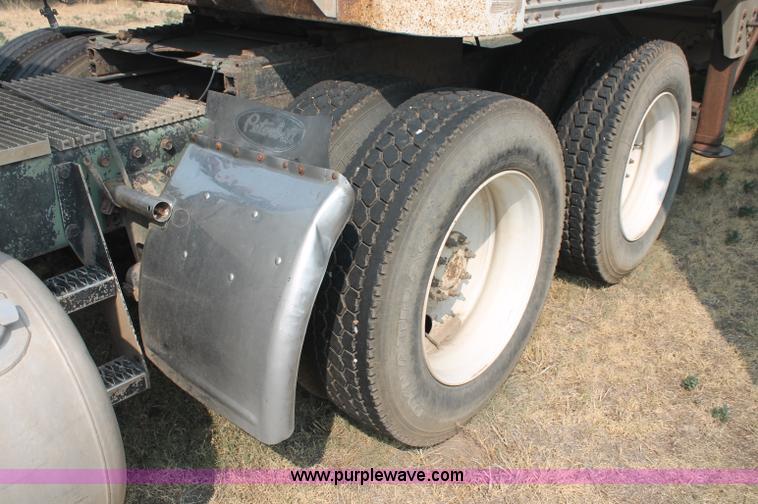 image for item C2764 1988 Peterbilt 377 semi truck