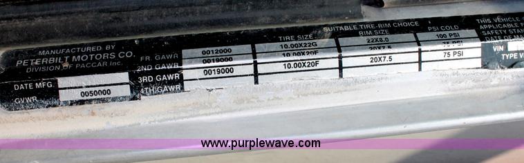 image for item C2764 1988 Peterbilt 377 semi truck