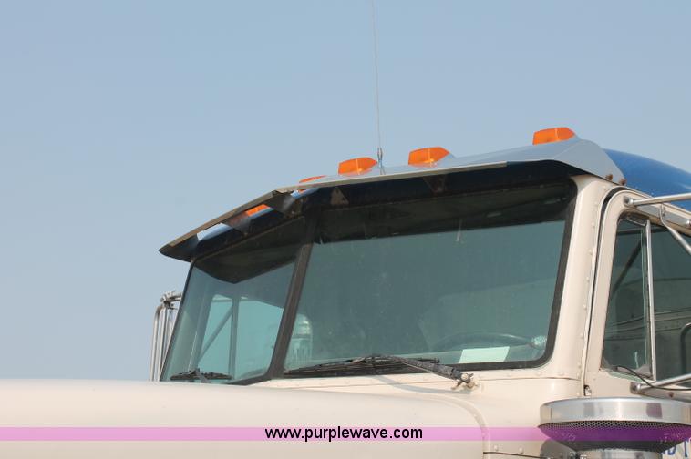 image for item C2764 1988 Peterbilt 377 semi truck