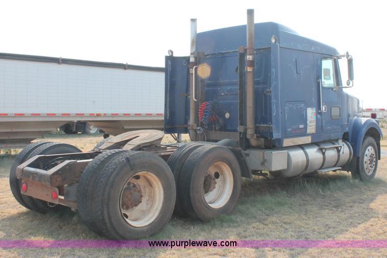 image for item C2765 1988 Volvo White GMC WIL semi truck