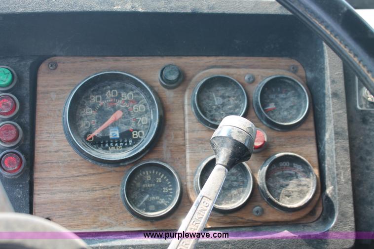 image for item C2765 1988 Volvo White GMC WIL semi truck