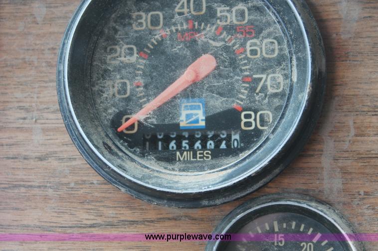 image for item C2765 1988 Volvo White GMC WIL semi truck