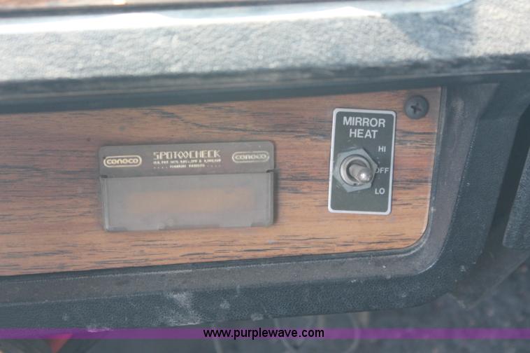 image for item C2765 1988 Volvo White GMC WIL semi truck