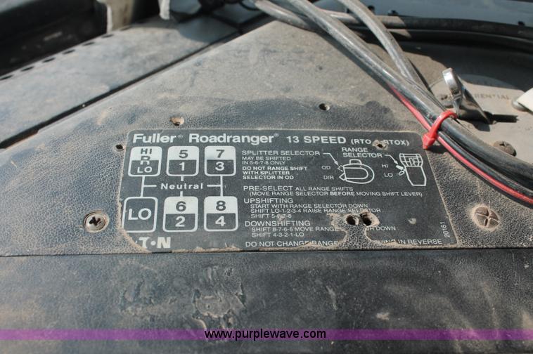 image for item C2765 1988 Volvo White GMC WIL semi truck