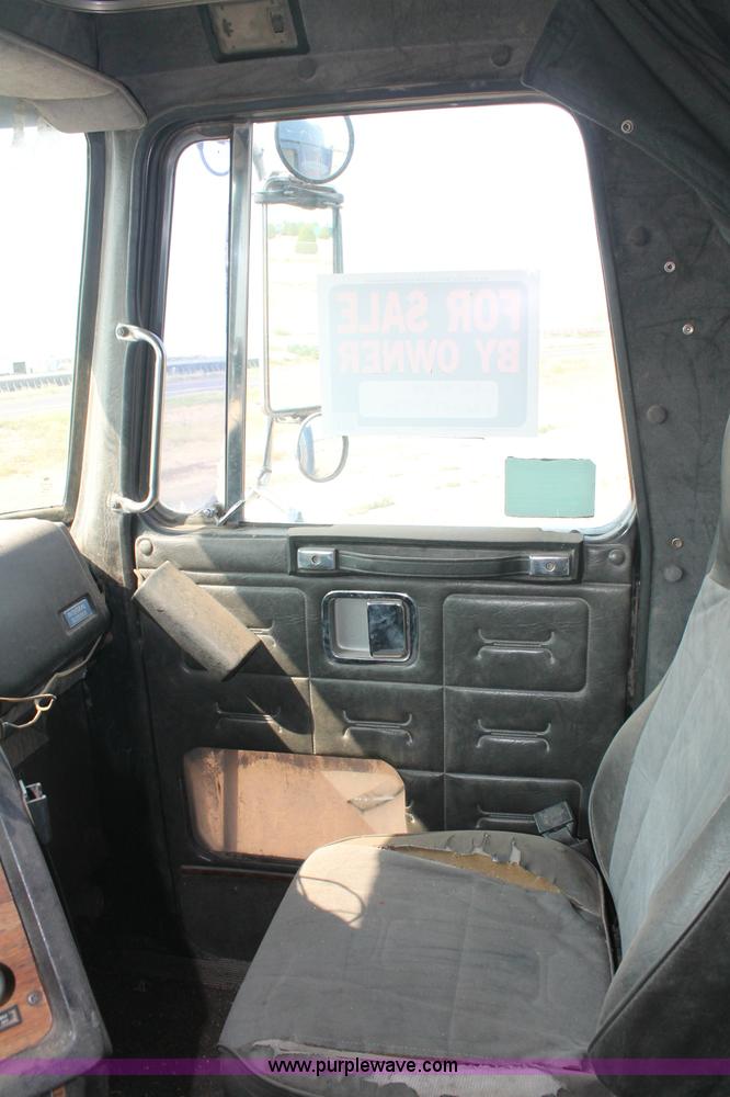 image for item C2765 1988 Volvo White GMC WIL semi truck