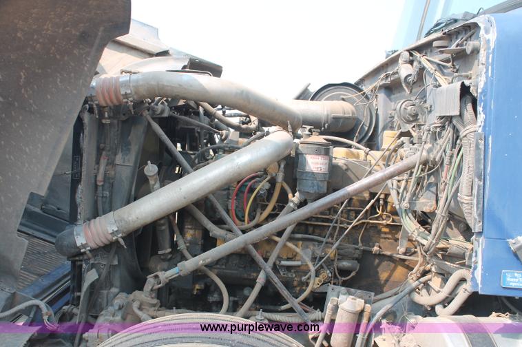 image for item C2765 1988 Volvo White GMC WIL semi truck