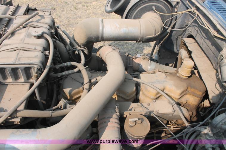 image for item C2765 1988 Volvo White GMC WIL semi truck