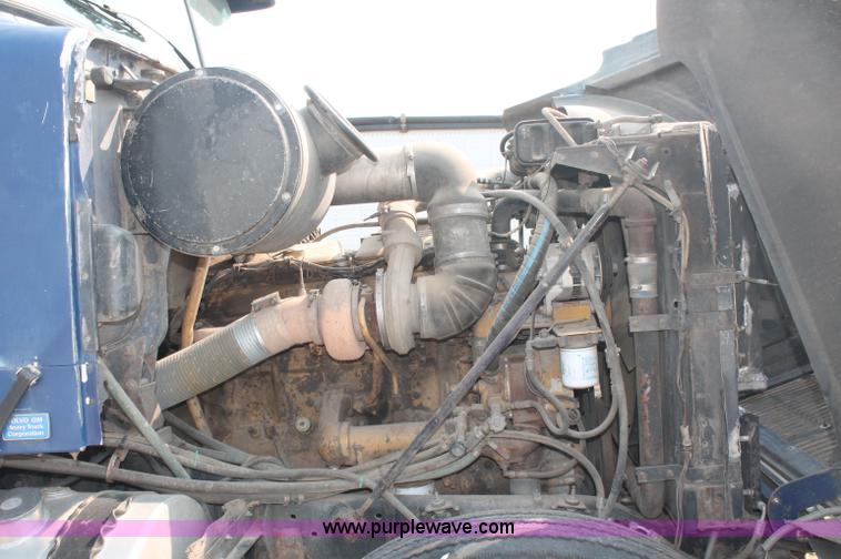 image for item C2765 1988 Volvo White GMC WIL semi truck