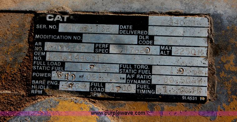 image for item C2765 1988 Volvo White GMC WIL semi truck