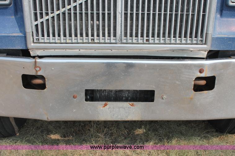 image for item C2765 1988 Volvo White GMC WIL semi truck