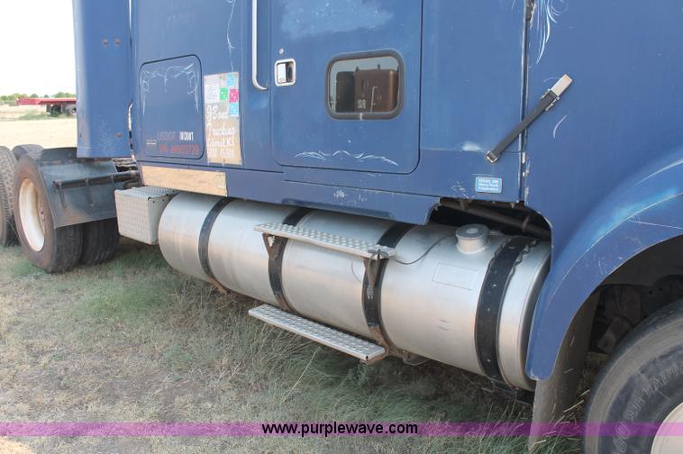 image for item C2765 1988 Volvo White GMC WIL semi truck