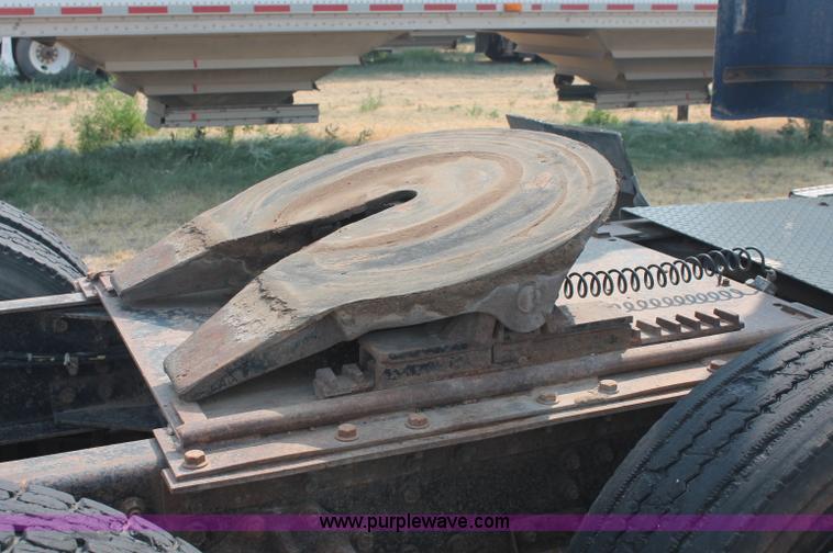 image for item C2765 1988 Volvo White GMC WIL semi truck