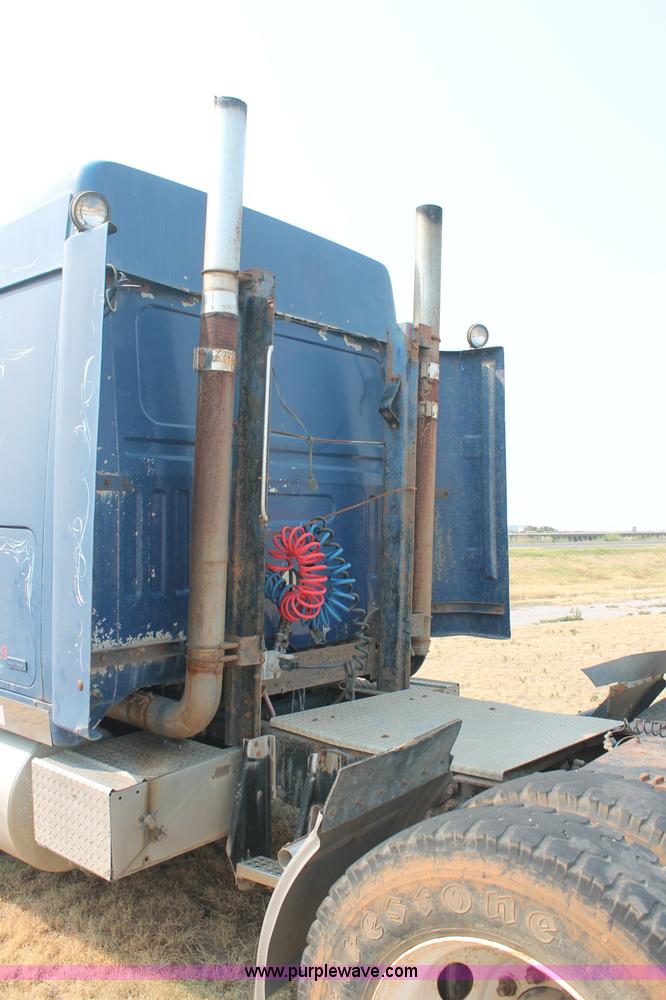 image for item C2765 1988 Volvo White GMC WIL semi truck