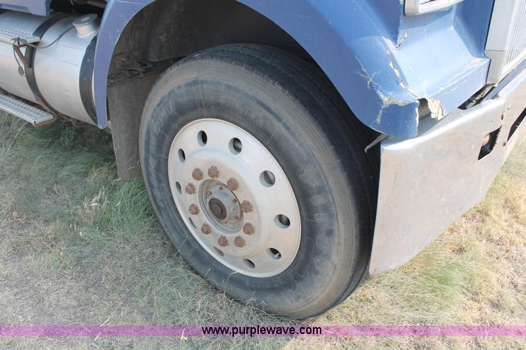 image for item C2765 1988 Volvo White GMC WIL semi truck