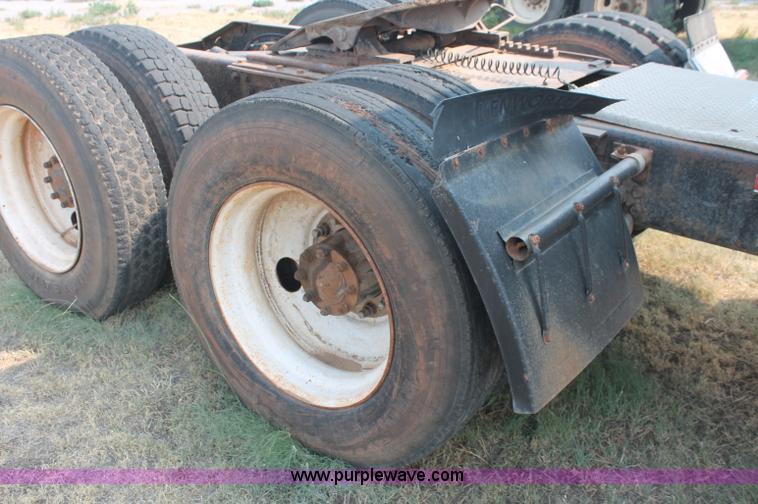 image for item C2765 1988 Volvo White GMC WIL semi truck