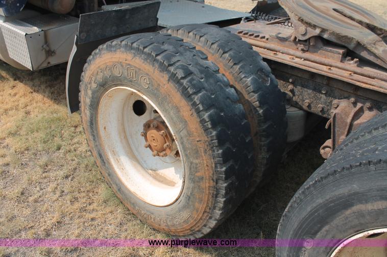 image for item C2765 1988 Volvo White GMC WIL semi truck