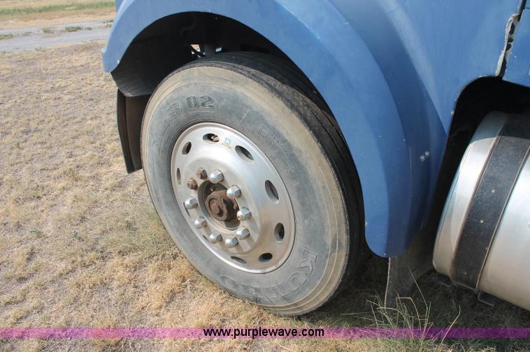 image for item C2765 1988 Volvo White GMC WIL semi truck