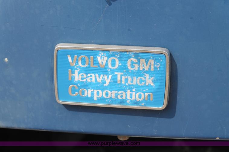 image for item C2765 1988 Volvo White GMC WIL semi truck