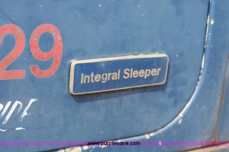 image for item C2765 1988 Volvo White GMC WIL semi truck