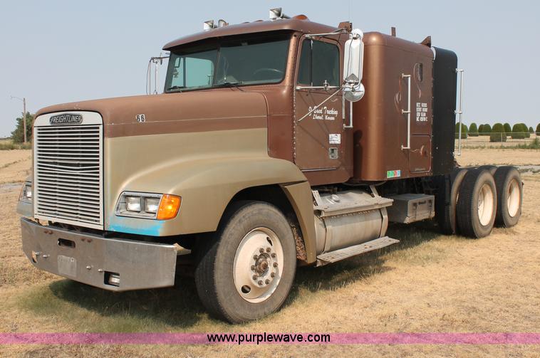 image for item C2766 1989 Freightliner FLD120 semi truck