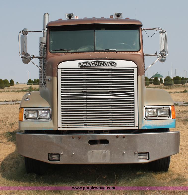 image for item C2766 1989 Freightliner FLD120 semi truck