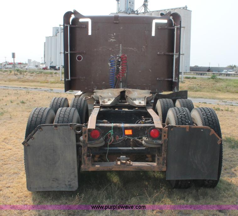 image for item C2766 1989 Freightliner FLD120 semi truck