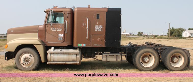 image for item C2766 1989 Freightliner FLD120 semi truck