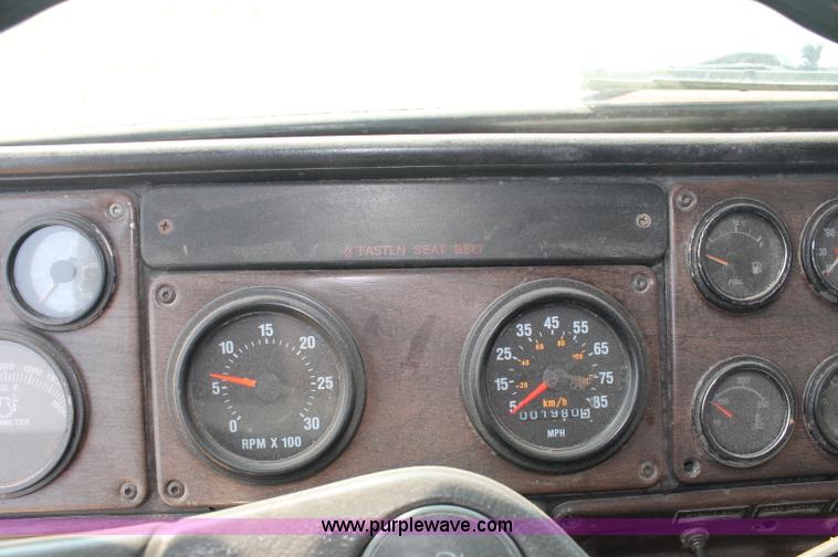 image for item C2766 1989 Freightliner FLD120 semi truck