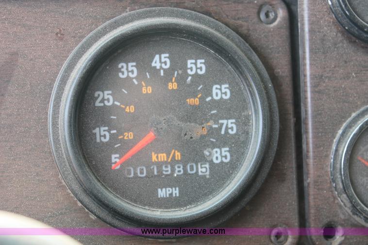 image for item C2766 1989 Freightliner FLD120 semi truck