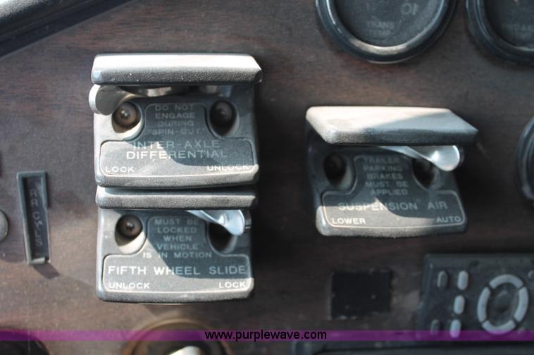 image for item C2766 1989 Freightliner FLD120 semi truck