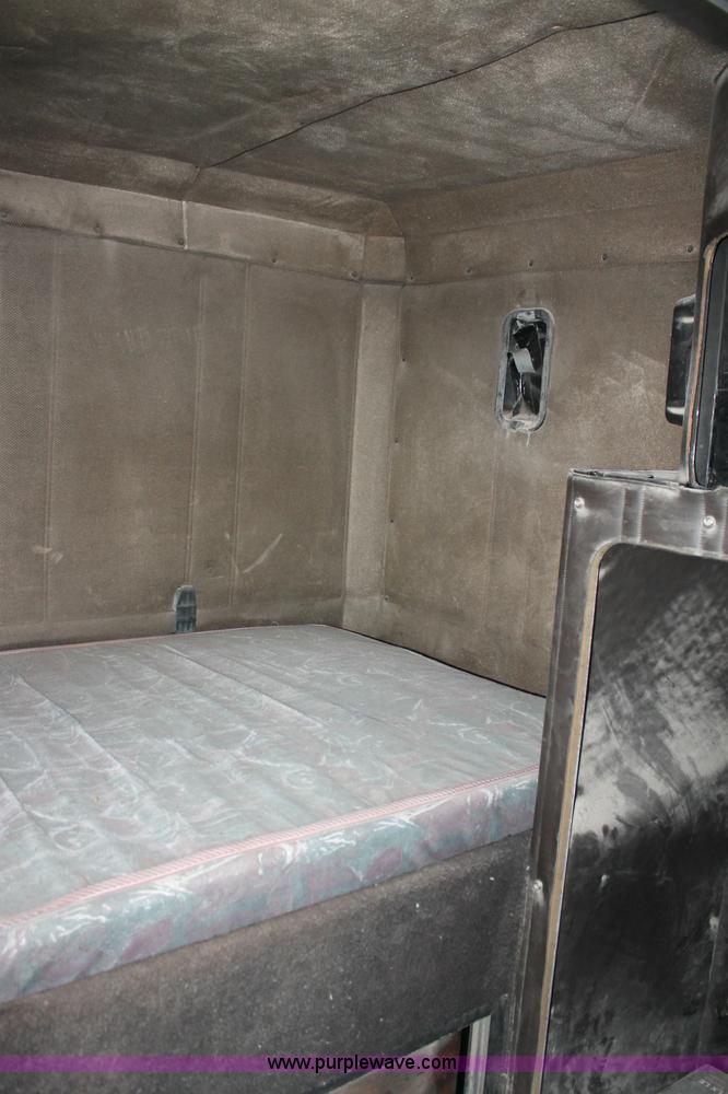 image for item C2766 1989 Freightliner FLD120 semi truck