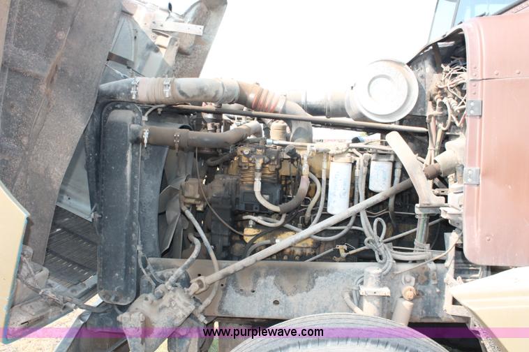 image for item C2766 1989 Freightliner FLD120 semi truck