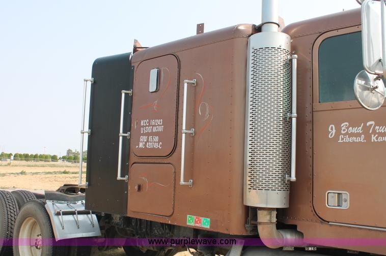 image for item C2766 1989 Freightliner FLD120 semi truck