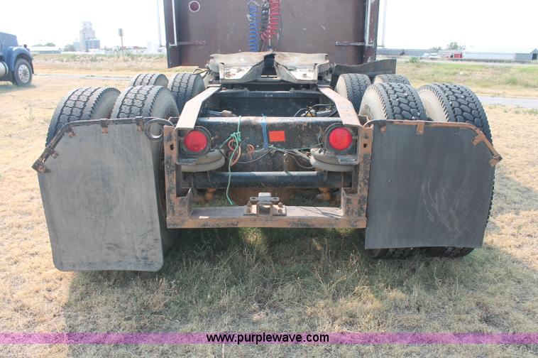 image for item C2766 1989 Freightliner FLD120 semi truck