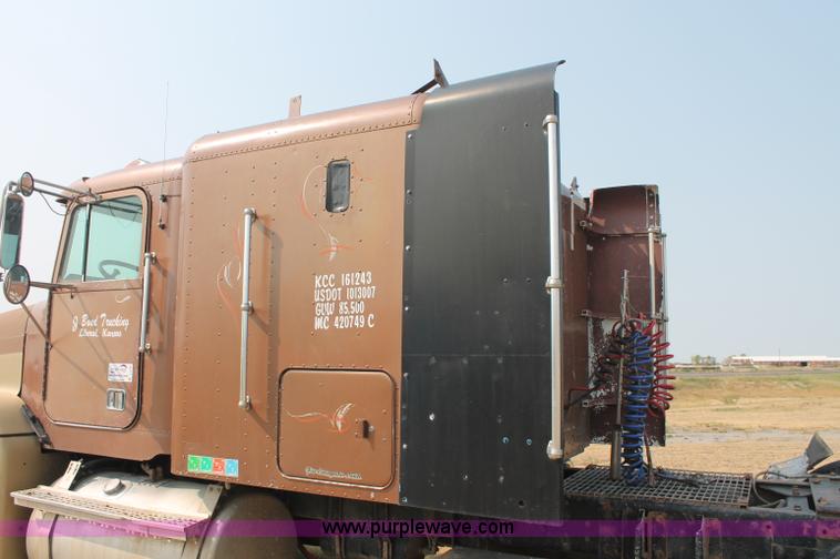 image for item C2766 1989 Freightliner FLD120 semi truck