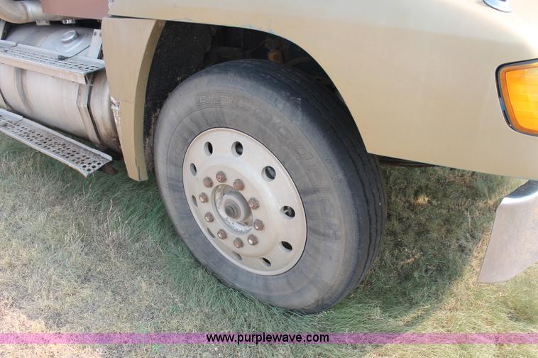 image for item C2766 1989 Freightliner FLD120 semi truck