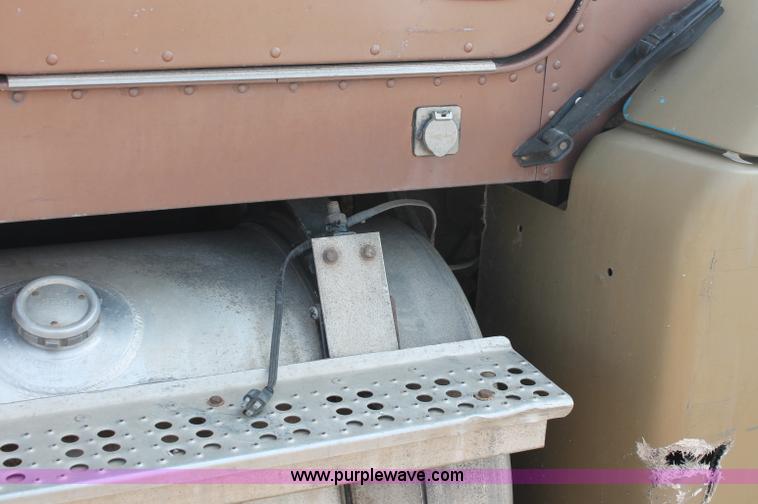 image for item C2766 1989 Freightliner FLD120 semi truck