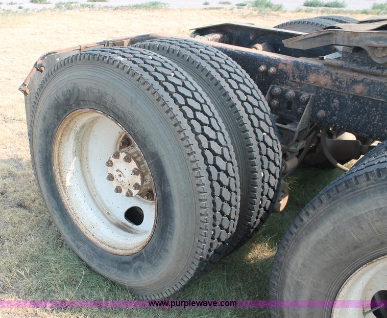 image for item C2766 1989 Freightliner FLD120 semi truck