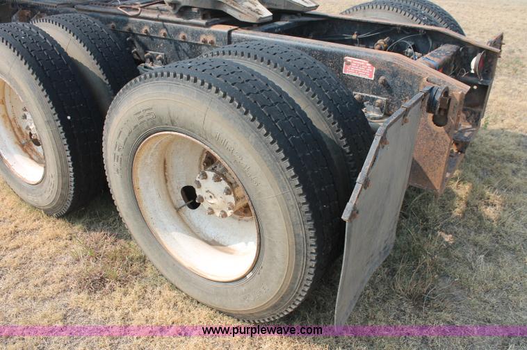 image for item C2766 1989 Freightliner FLD120 semi truck