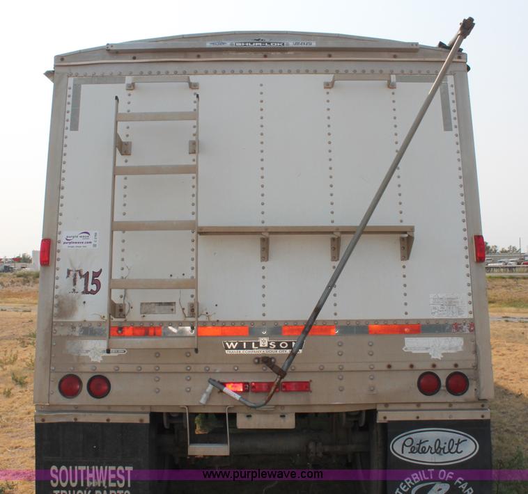 image for item C2769 1995 Wilson DWH400 43' grain trailer